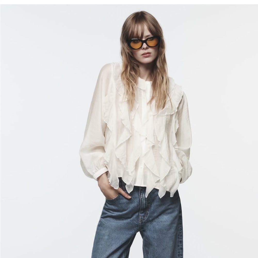 ZARA’S WHITE RUFFLED BLOUSE